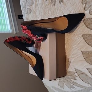 Jessica Simpson Denim shoes with beautiful embroidered flowers.  Beautiful!